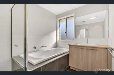 Property photo of 10 Kinkora Avenue Mickleham VIC 3064