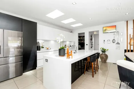 Property photo of 24 Churchill Avenue Kooringal NSW 2650