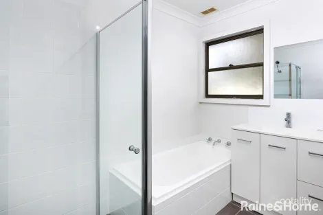 Property photo of 2 Edghill Place Tolland NSW 2650