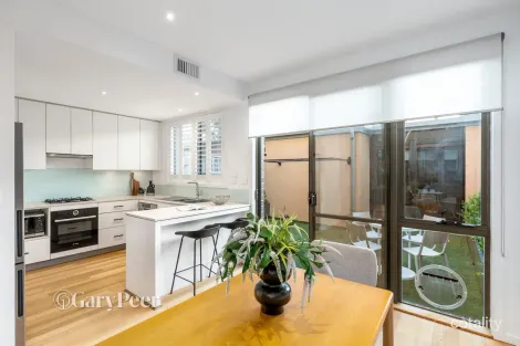 Property photo of 5 Heath Drive Glen Huntly VIC 3163
