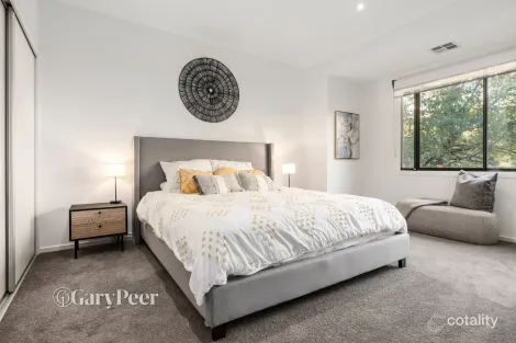 Property photo of 5 Heath Drive Glen Huntly VIC 3163