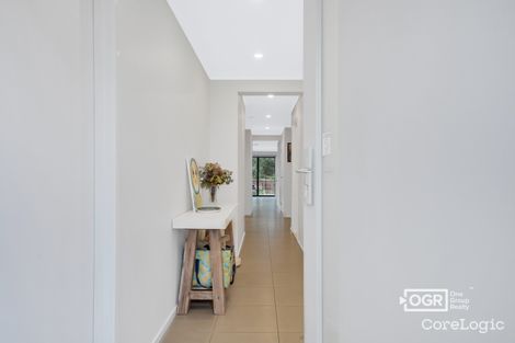 Property photo of 18 Arum Walk Mernda VIC 3754
