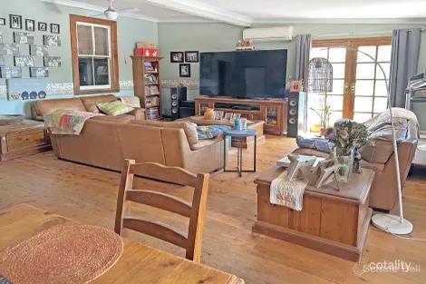 Property photo of 25 Meryula Street Narromine NSW 2821