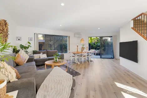 Property photo of 2/4 Acton Drive Varsity Lakes QLD 4227