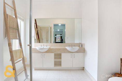 Property photo of 2 Treasury Place Craigieburn VIC 3064