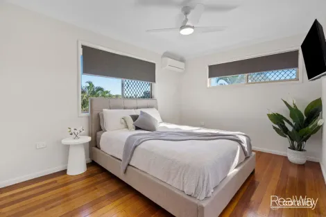 Property photo of 39 Blenheim Crescent Yamanto QLD 4305