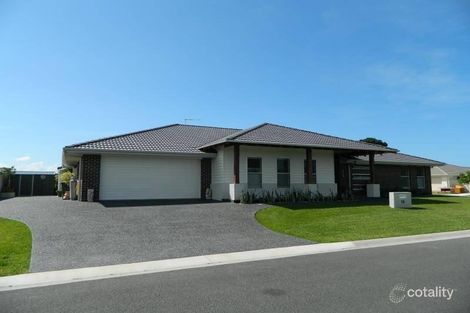 10 Massie Cres, Tuncurry, NSW 2428