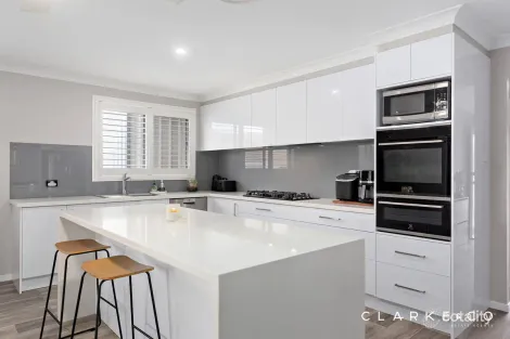 Property photo of 35 Diamond Circuit Rutherford NSW 2320