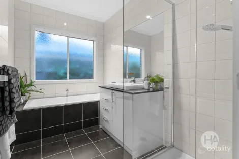 Property photo of 21 Hazeldene Way Rosebud VIC 3939