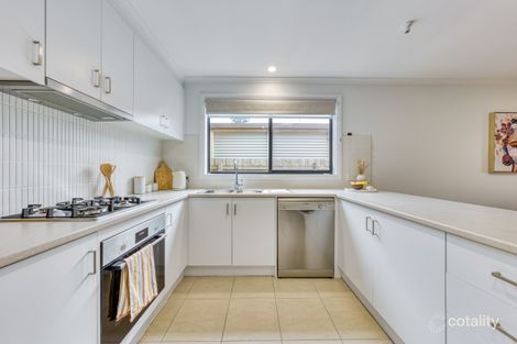 Property photo of 39 Currawong Crescent Pakenham VIC 3810