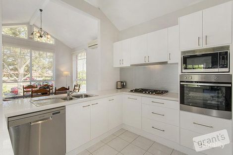 Property photo of 2 Wintersun Road Berwick VIC 3806