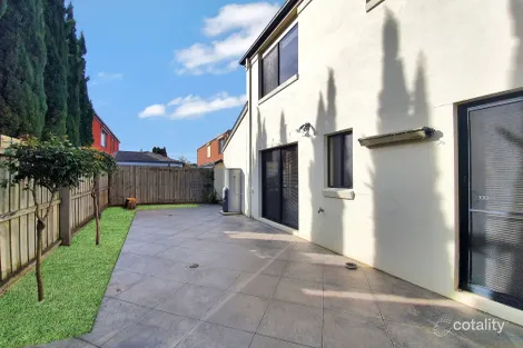 Property photo of 6 St Helens Place Rippleside VIC 3215