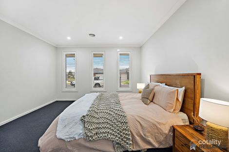 Property photo of 18 Stevenage Drive Strathtulloh VIC 3338