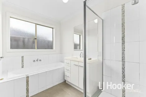 Property photo of 15 Shakespeare Court Drouin VIC 3818