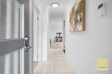 Property photo of 11 Mingay Close Truganina VIC 3029