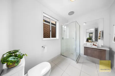 Property photo of 11 Mingay Close Truganina VIC 3029