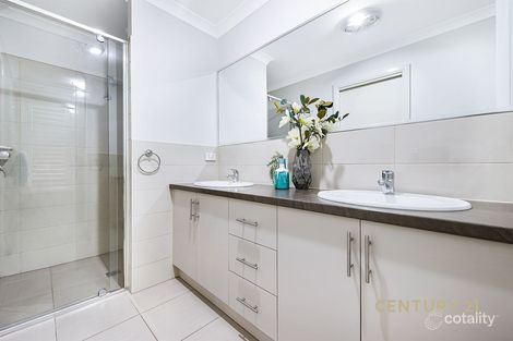 Property photo of 16 Lucerne Circuit Pakenham VIC 3810