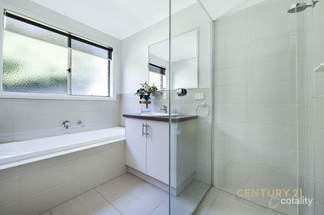 Property photo of 16 Lucerne Circuit Pakenham VIC 3810