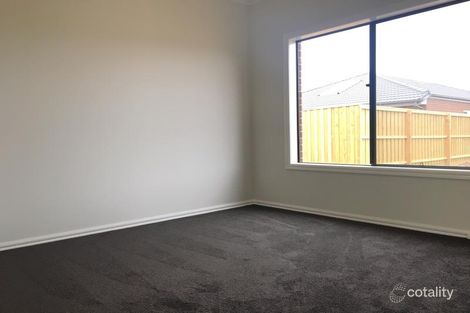 Property photo of 13 Razorbill Terrace Werribee VIC 3030