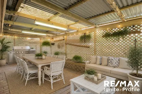 36 Ironbark Rd, Chapel Hill, QLD 4069