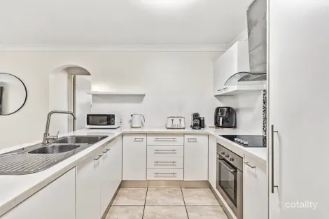 Property photo of 4/29 Imperial Parade Labrador QLD 4215