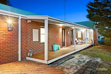 Property photo of 1 Blinker Rise Endeavour Hills VIC 3802