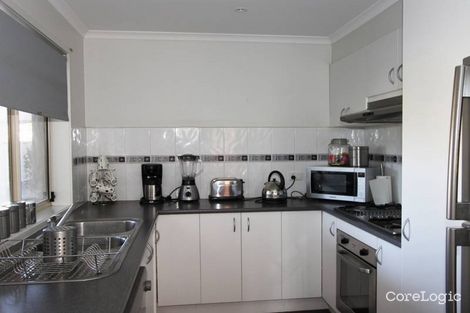 Property photo of 4 Harrow Place Truganina VIC 3029