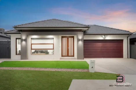 4 WESTFALEN PL, STRATHTULLOH, VIC 3338