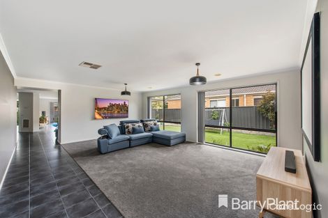 Property photo of 2 Maculata Place Manor Lakes VIC 3024