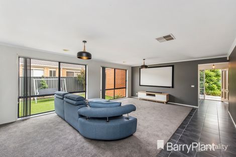 Property photo of 2 Maculata Place Manor Lakes VIC 3024