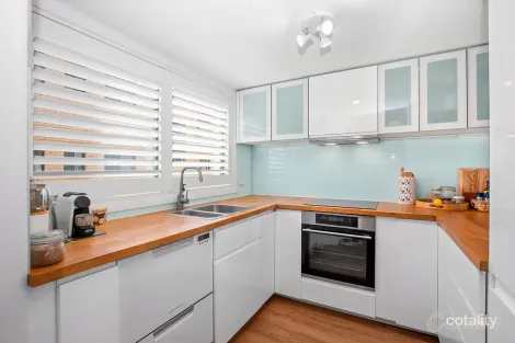 Property photo of 4/23 Bath Street Labrador QLD 4215