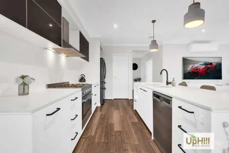 Property photo of 28 Abundance Circuit Clyde VIC 3978