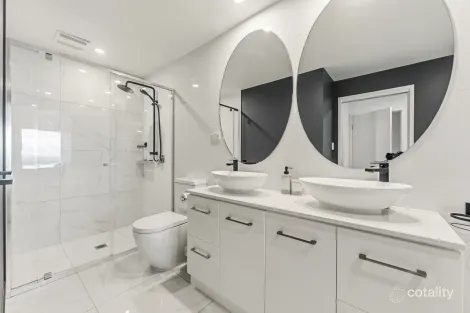 Property photo of 2/34 John Francis Drive Carrara QLD 4211
