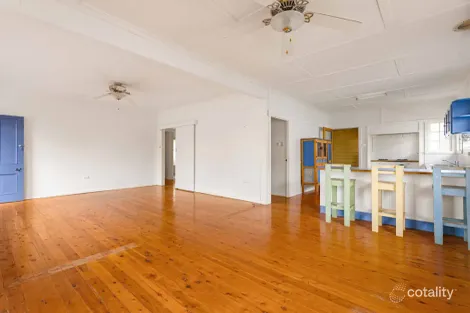 Property photo of 23 Rhyde Street Mount Lofty QLD 4350