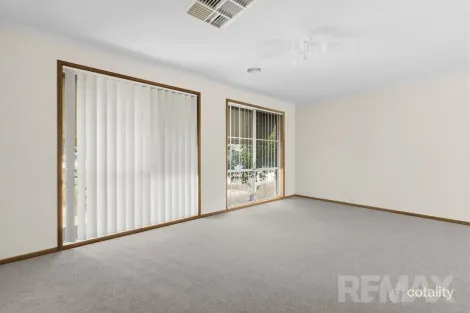 Property photo of 11 Kimberley Drive Tatton NSW 2650