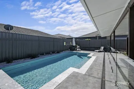 3 Salamander Rd, Wadalba, NSW 2259