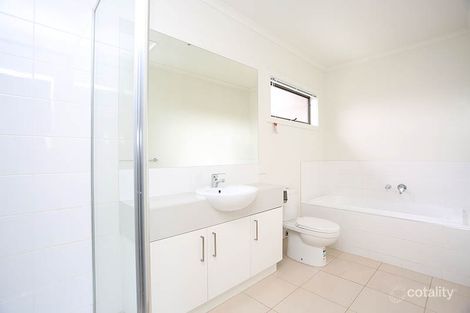 Property photo of 28 Grattan Cove Craigieburn VIC 3064