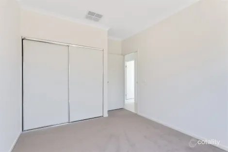 Property photo of 25 Rhyolite Drive Craigieburn VIC 3064