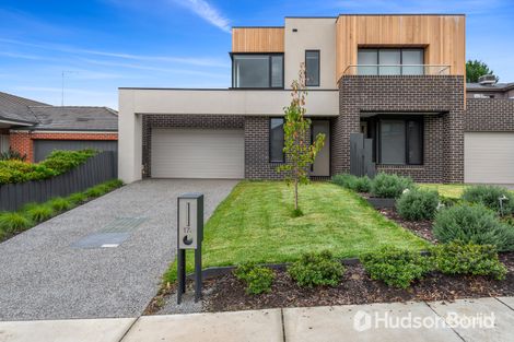 17a Curnola Ave, Doncaster, VIC 3108