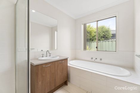 Property photo of 43 Manuka Grove Wyndham Vale VIC 3024