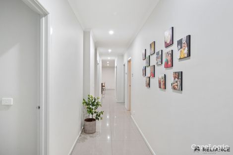 Property photo of 4 Dewberry Street Manor Lakes VIC 3024