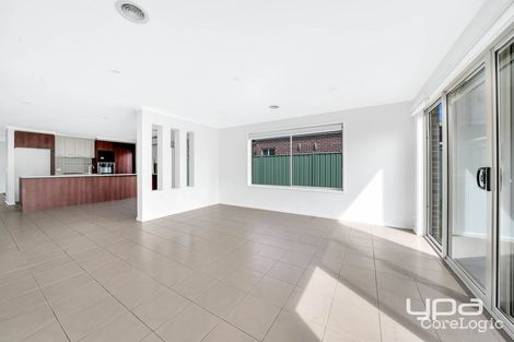 Property photo of 24 Fawkner Lane Craigieburn VIC 3064