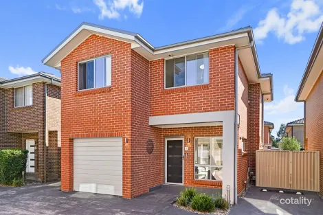 Property photo of 8 Gobi Glade Plumpton NSW 2761