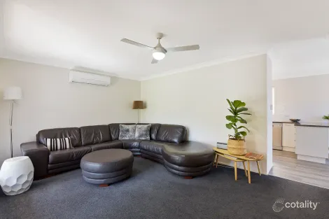 Property photo of 29 Dalgety Crescent Green Point NSW 2251