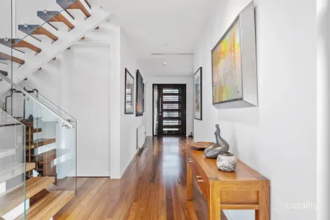 Property photo of 47 Wickham Grove Strathmore VIC 3041