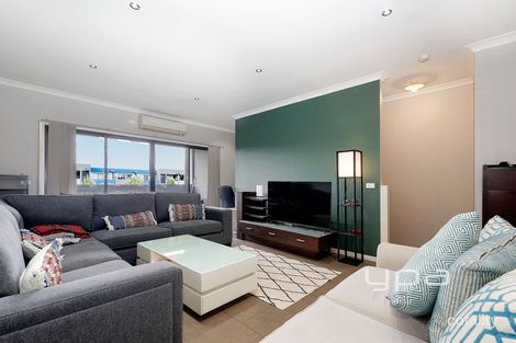 Property photo of 11 Cohen Walk Craigieburn VIC 3064
