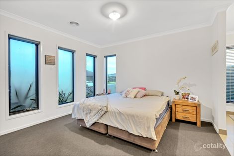 Property photo of 11 Canmore Street Cranbourne East VIC 3977