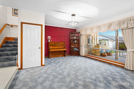 Property photo of 30 Thomas Place Pakenham VIC 3810