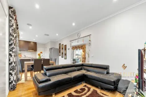 Property photo of 2/16 Bridlepath Drive Truganina VIC 3029