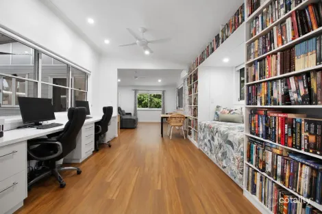 22 CITRON ST, MACLEAY ISLAND, QLD 4184